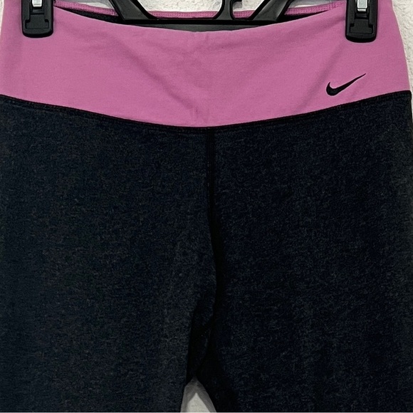 Nike Women’s Black and Pink Dri Fit Capris Size Small - Picture 2 of 5